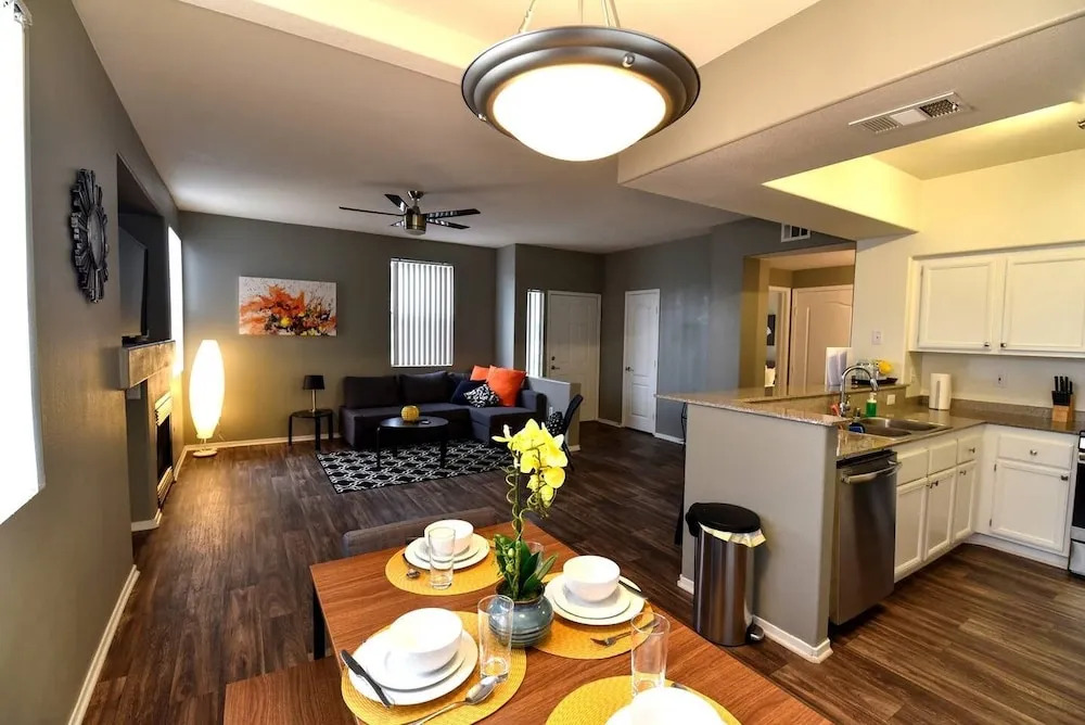 Safe, Quiet & Gorgeous Home 15 Minutes to Strip!
