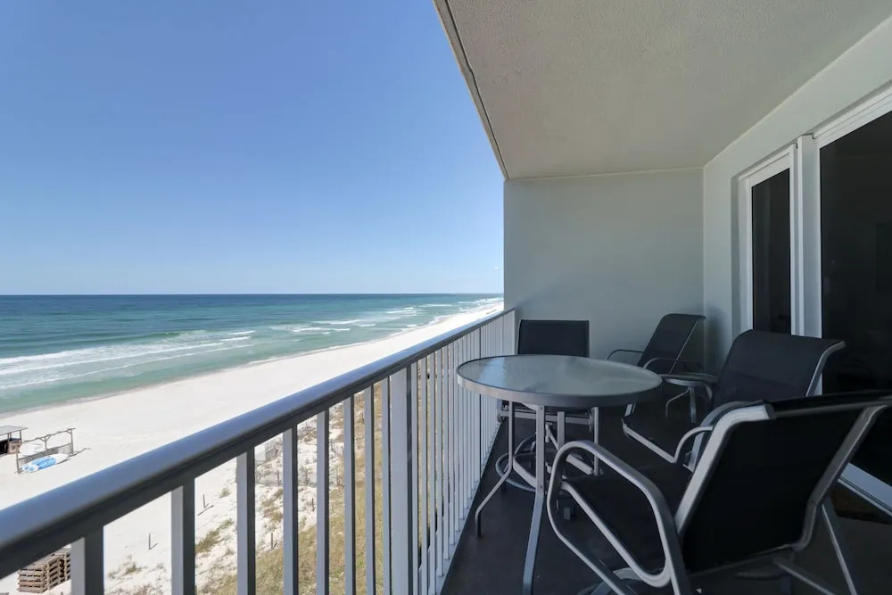 Gulf Front Master Suite! Directly On The Beach! 3 BR / 2 BA! Sleeps 8