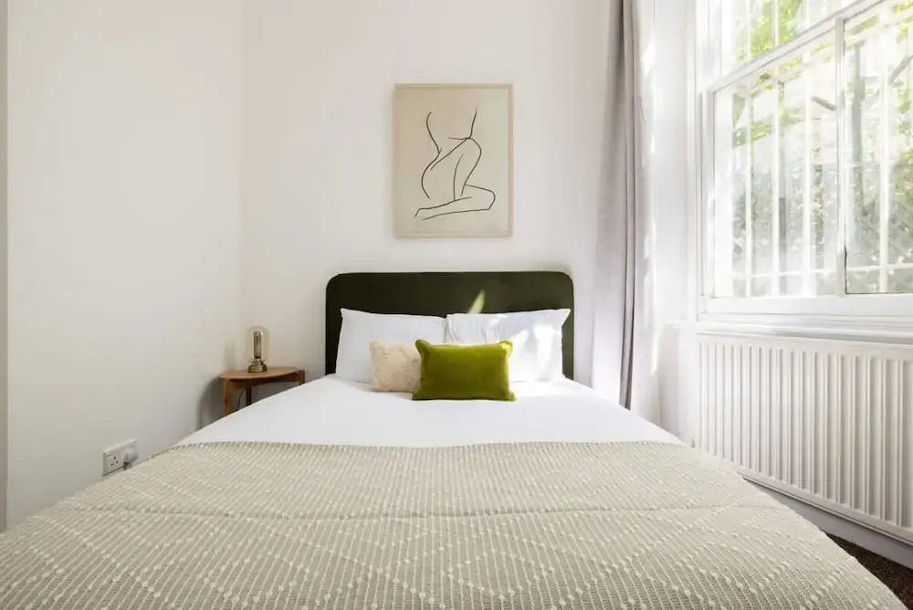 Spacious Apartment With Office Rear Terrace