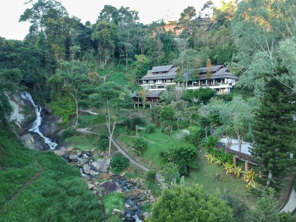 J Valley Resort