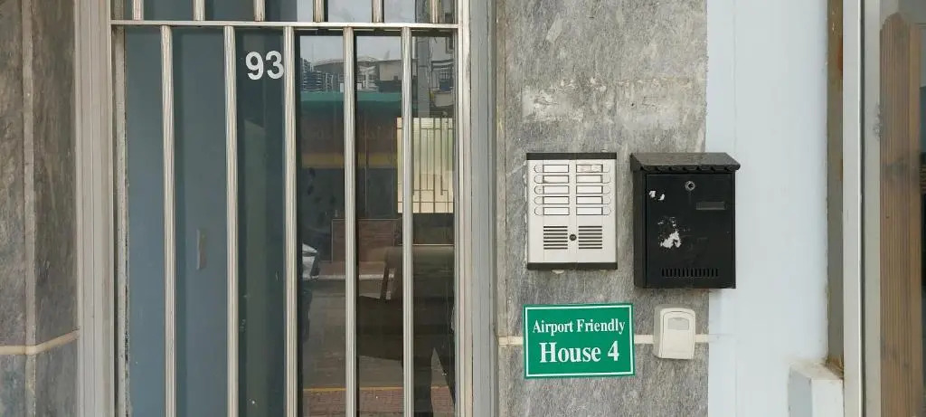 Airport Friendly House 4