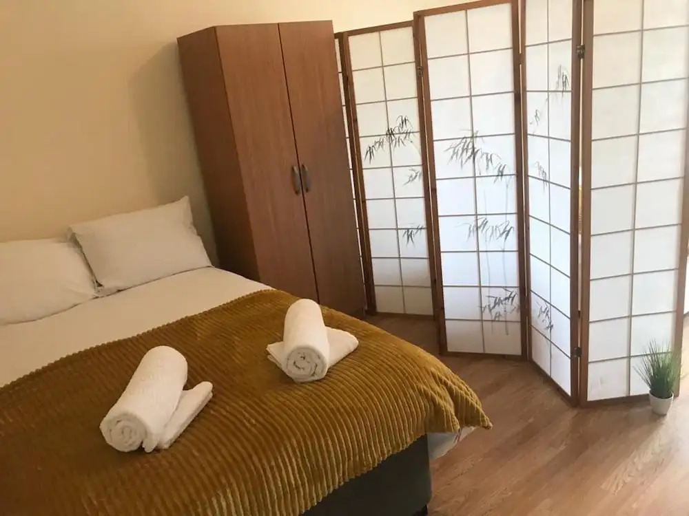 4 Bedroom, 8 bed Apartment,free Parking