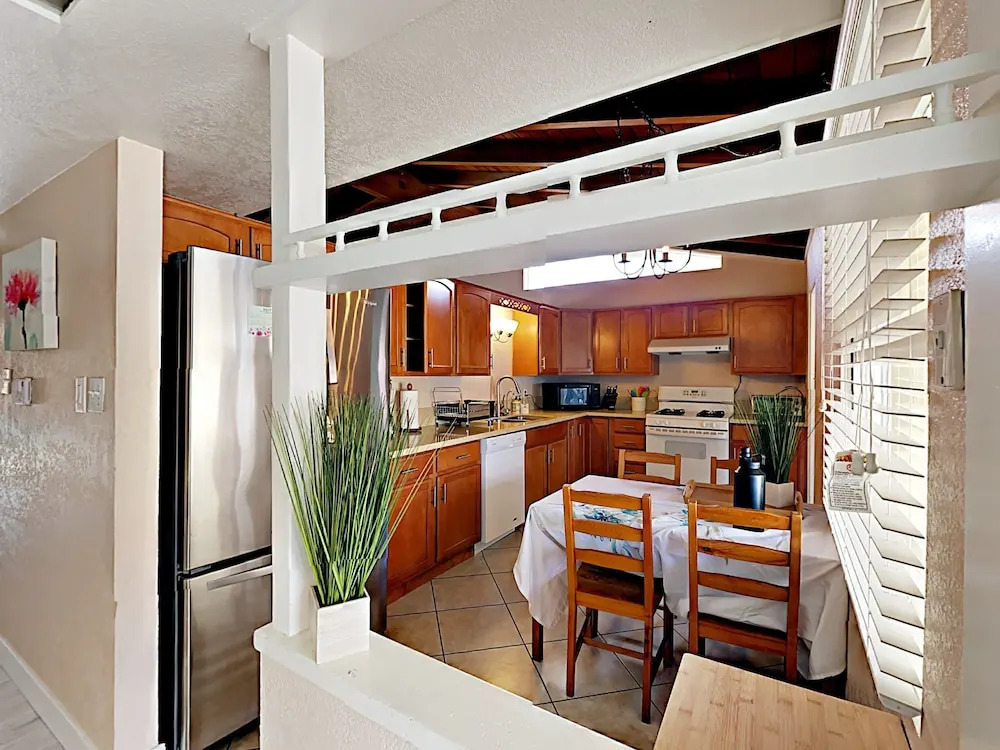 Larry 10631 - 3 Br home by RedAwning