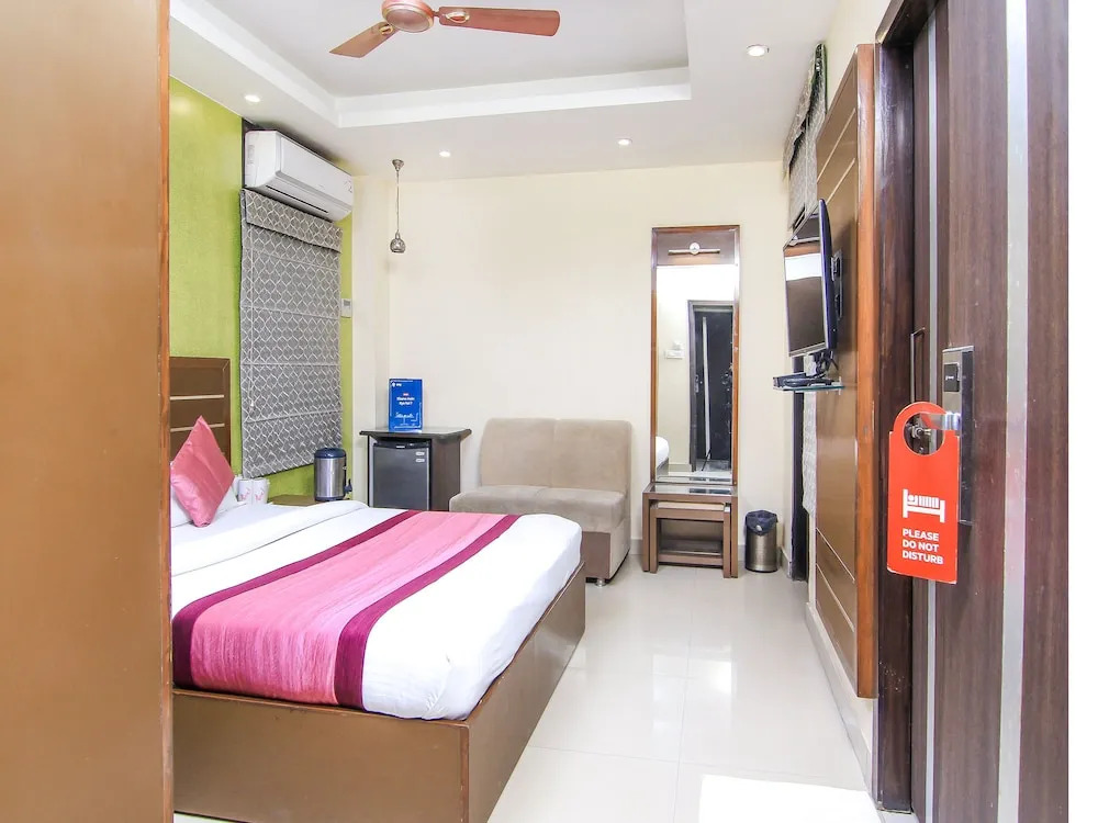 OYO 8657 Hotel Royal Castle