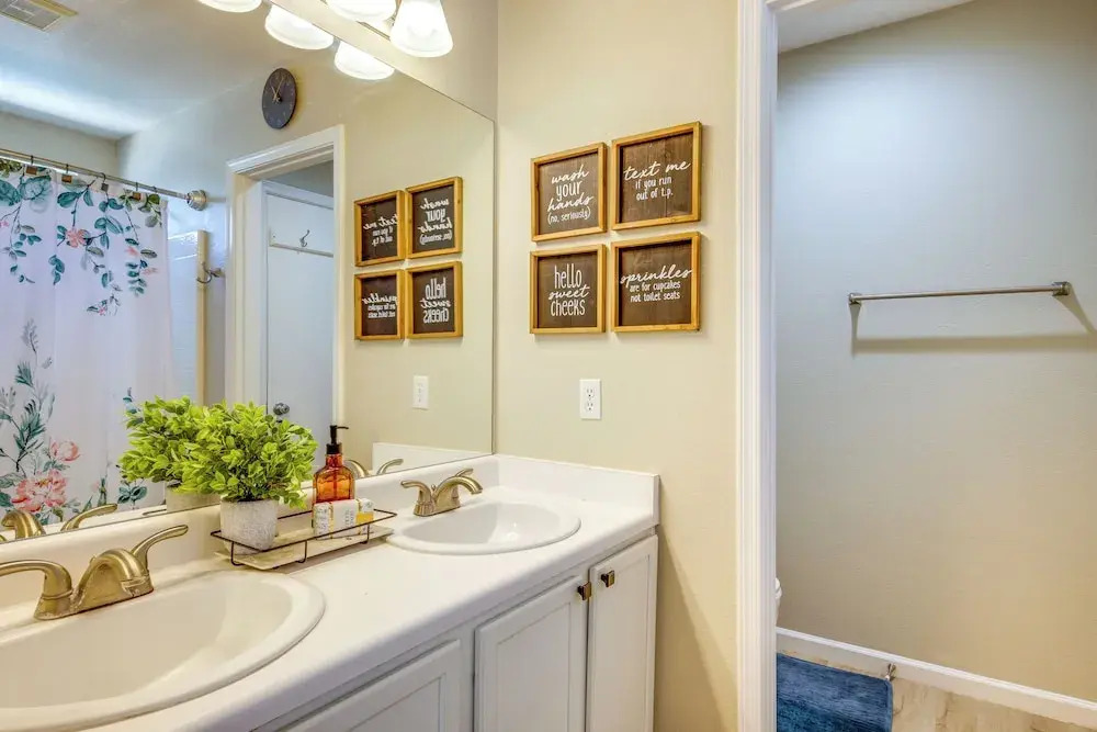 Fenced-in Pool & Patio: Gilbert Home!