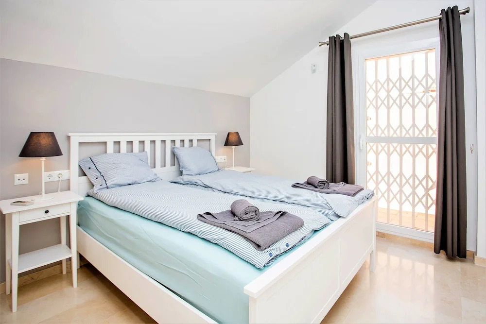 Duplex, Penthouse, 2/2 with Spectacular Views TV27