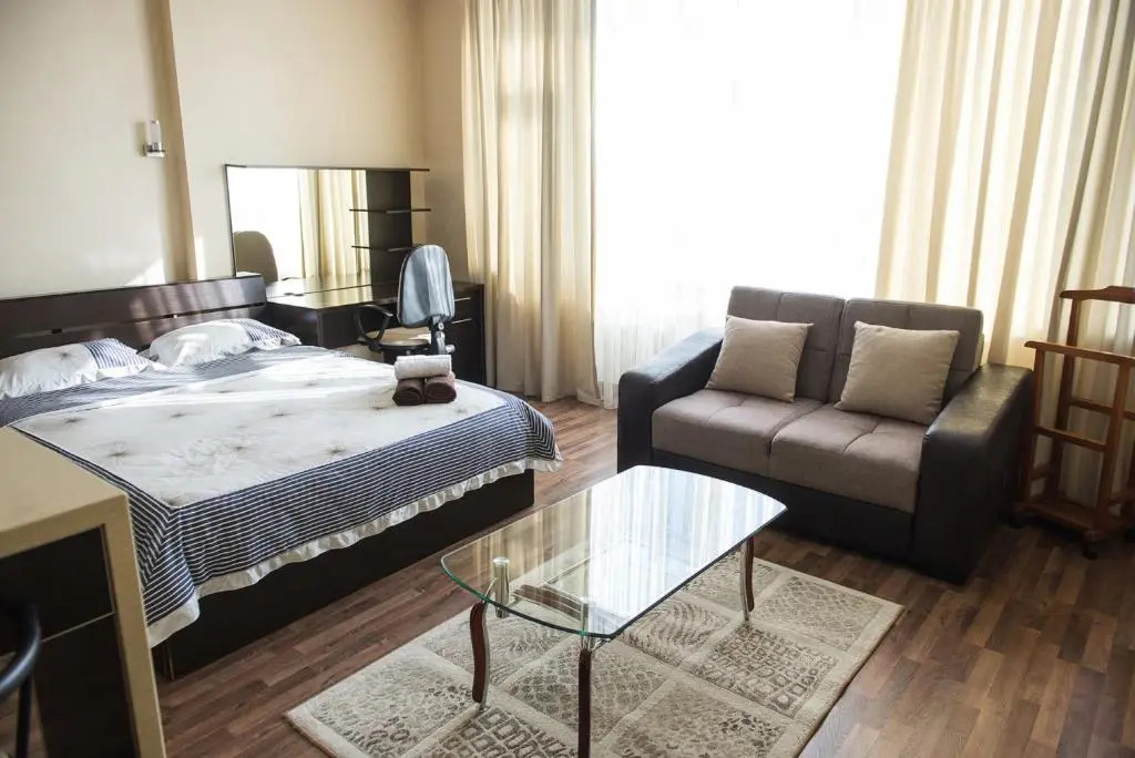 Apartment on Kunayeva 38