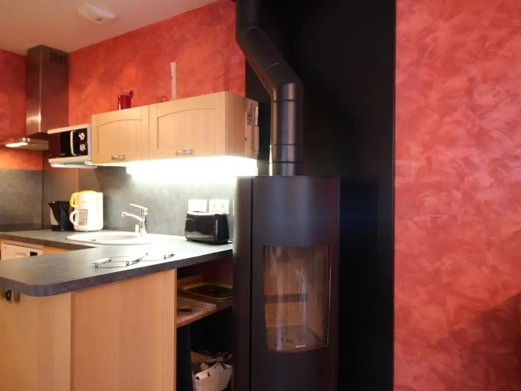 Chalet mitoyen avec terrasse, 2 chambres, parking privé - FR-1-608-65