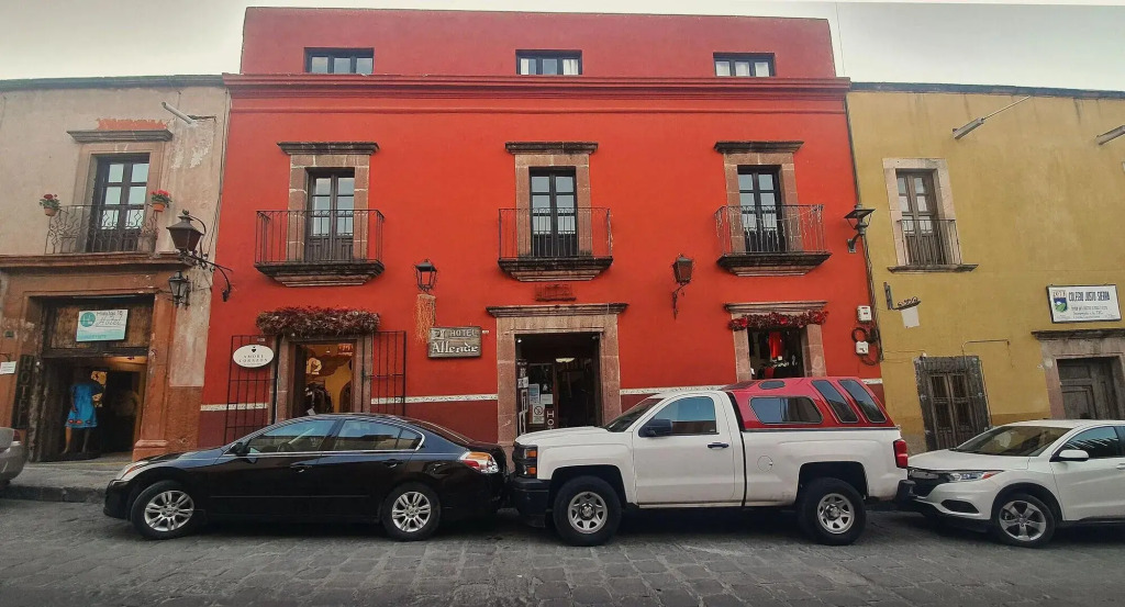 Hotel Allende