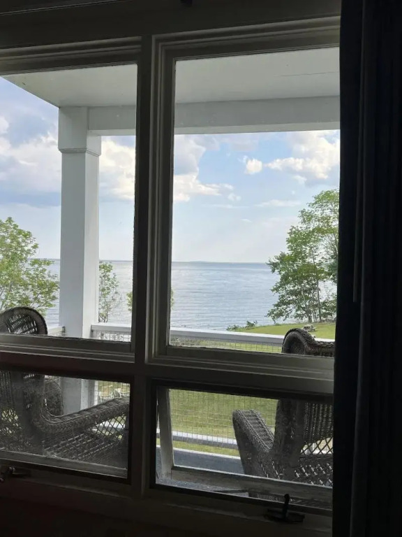 High Tide Inn on the Ocean, Motel and Cottages