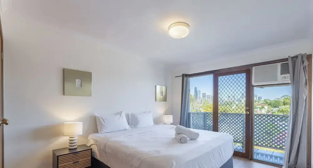 Kozyguru | Balmain | Townhouse bridge view or Charming Comfy Studio