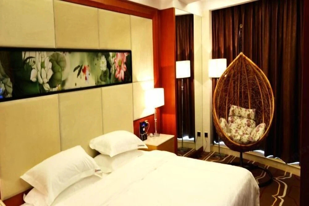 Peninsula Hotel