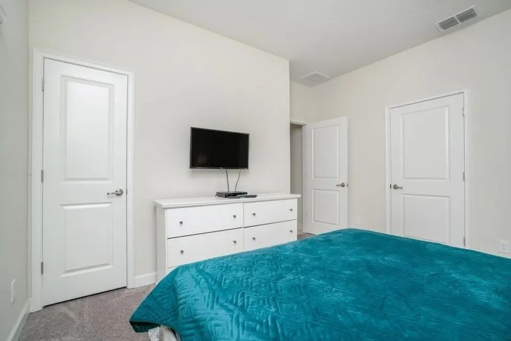 1566plunker 4 Bedroom Townhouse by RedAwning