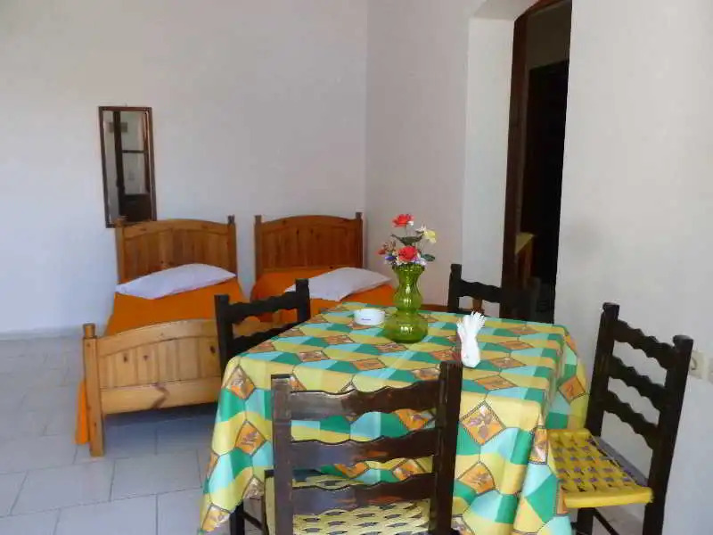 Akrogiali Rooms & Studios