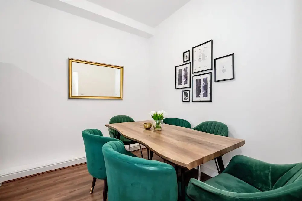 Beautiful Flat Near the Center 11 min