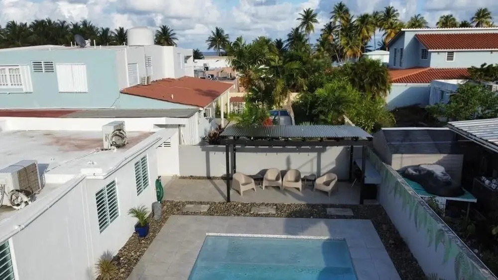 Walk to Beach or Swim in the Pool, 4 Bedrooms 4 Home by Redawning