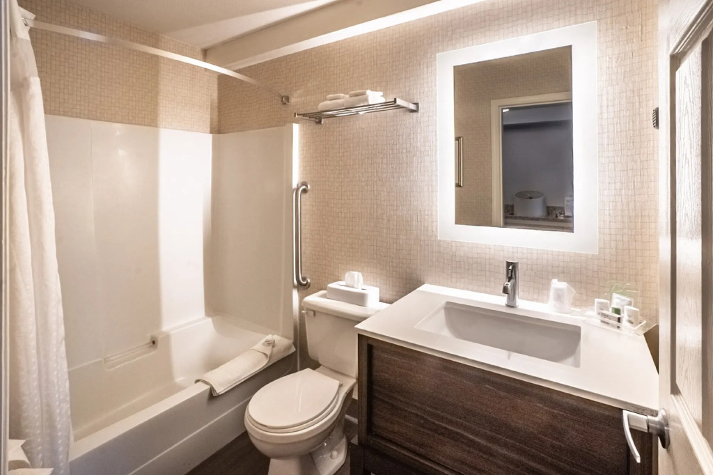 Holiday Inn Hotel & Suites Osoyoos by IHG