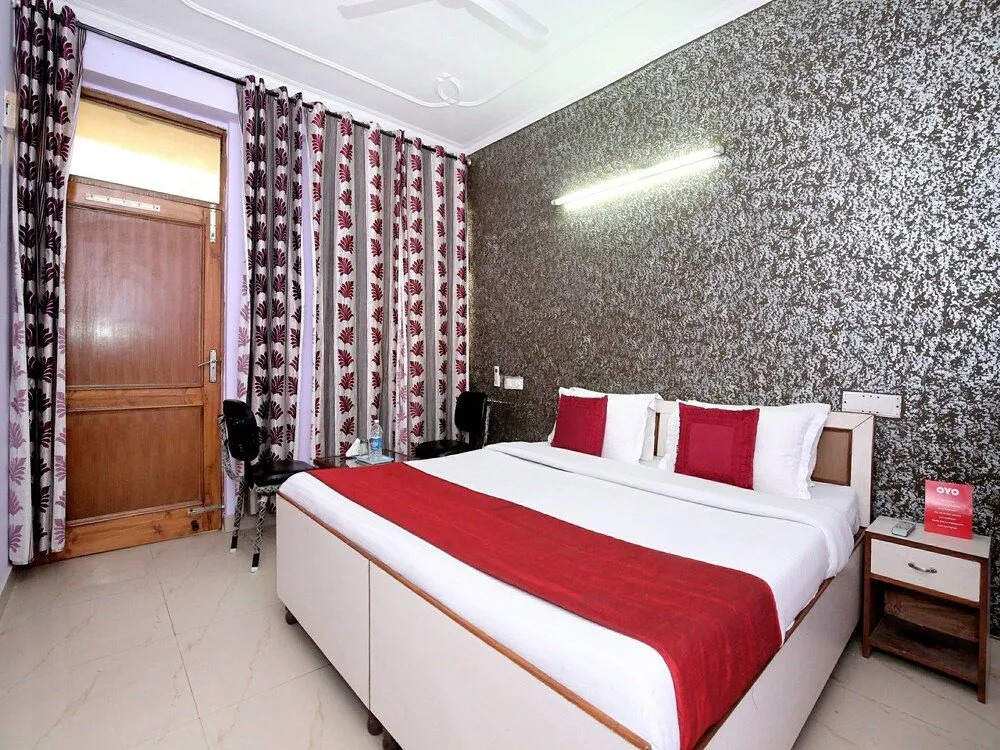 OYO 10463 Hotel Paras