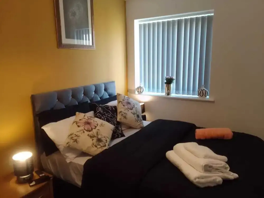 Cosy Stay in Walsall by Ideal Home