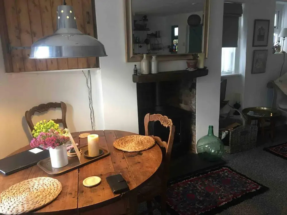 The Pepper Pot Sleeps 4 Sunlit Garden