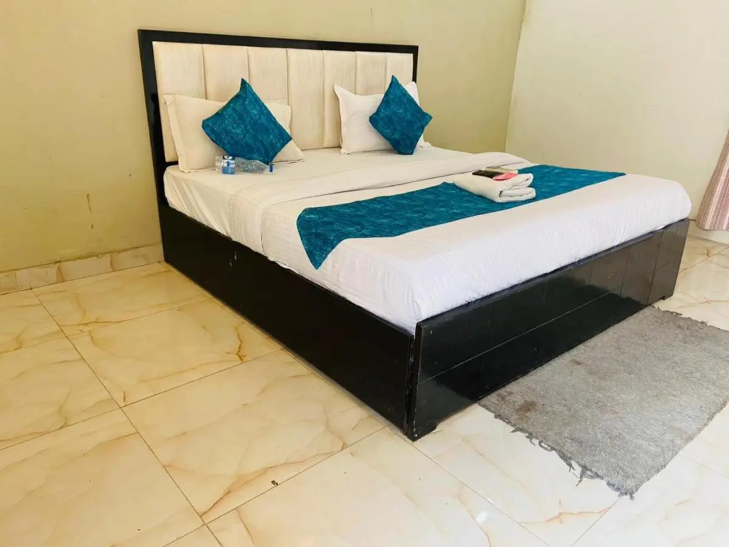 OYO Flagship 80585C Hotel Kings Stay
