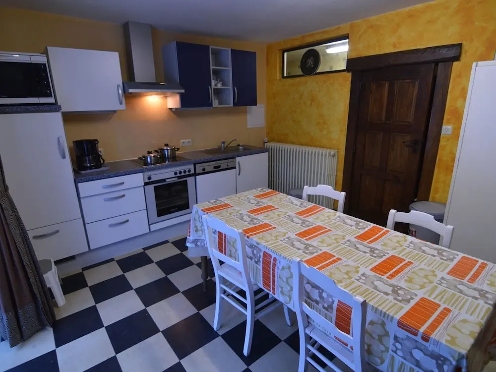 Charming Holiday Home in Halleux with Garden