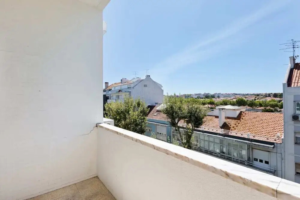 Spacious 1 Bed Apt w/Balcony, Sleeps 3