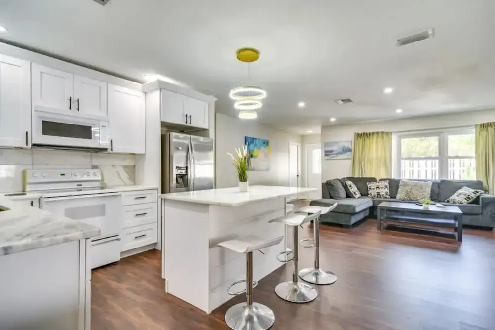 Home Close to Saint Pete Pier new Spacious