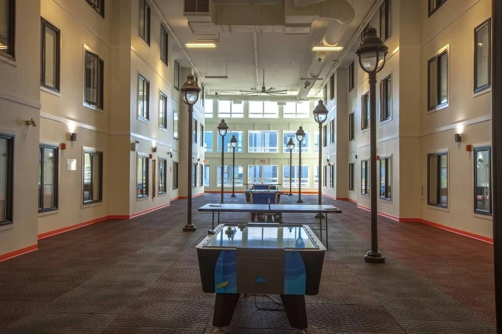 Stay With Ease Hospitality! 1 Bed 1 Bath