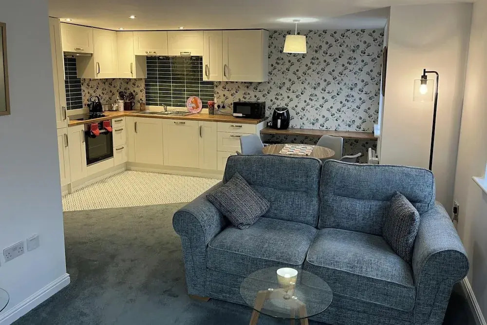 Sleeps 4 With Ensuite and Free Parking