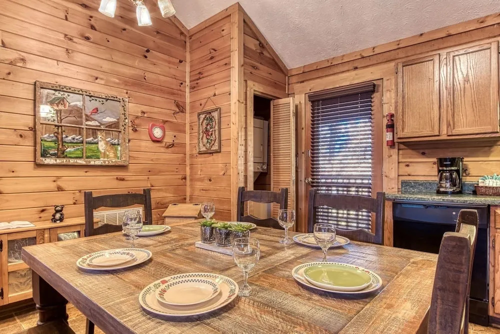 Er102 - Barbara Great Location! Close To Town 2 Bedroom Cabin by RedAwning