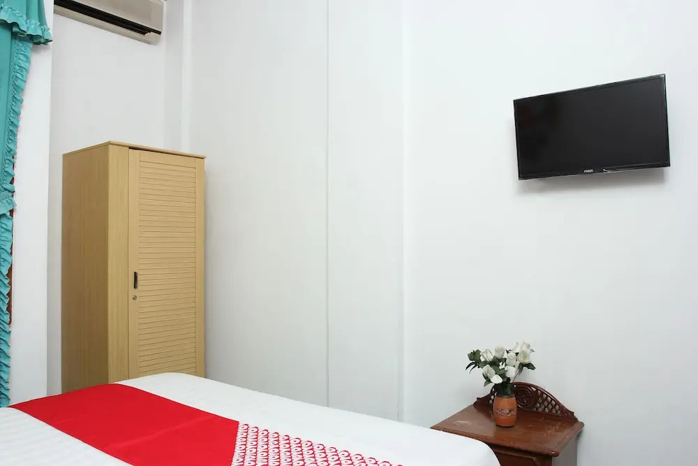 OYO 392 Hotel Mawar Saron