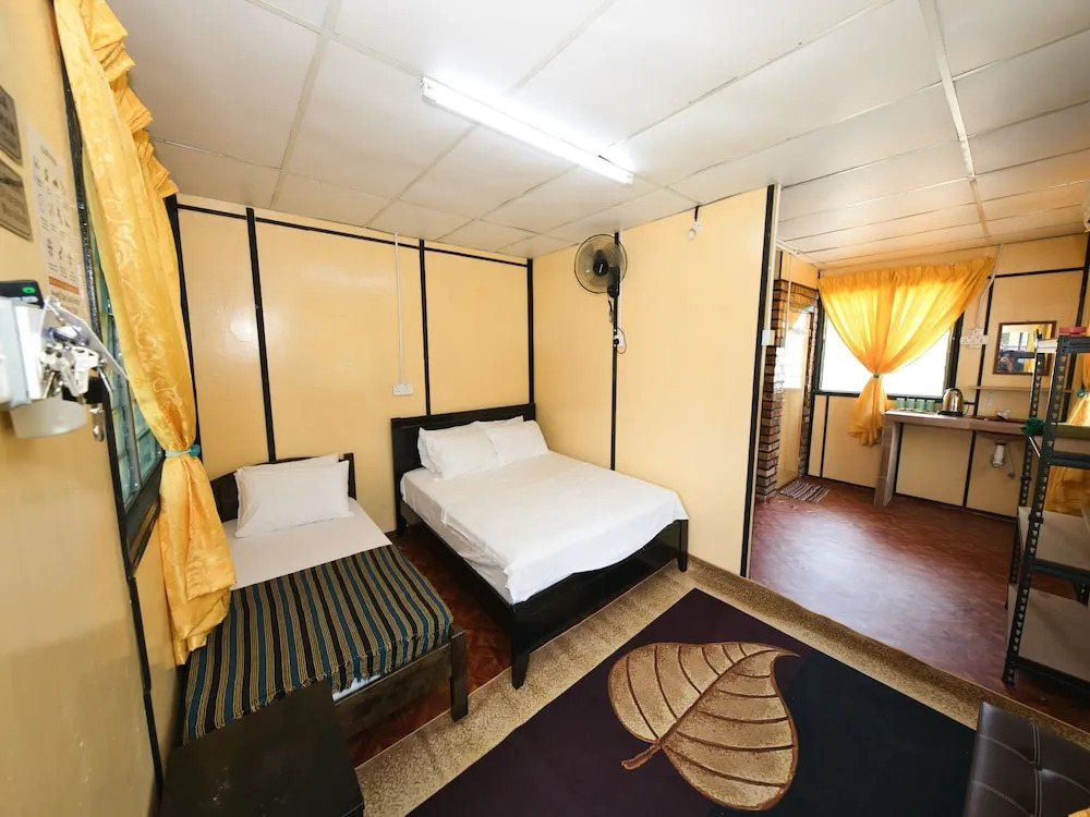 OYO 90960 Rajawali D'cabin Chalet Room