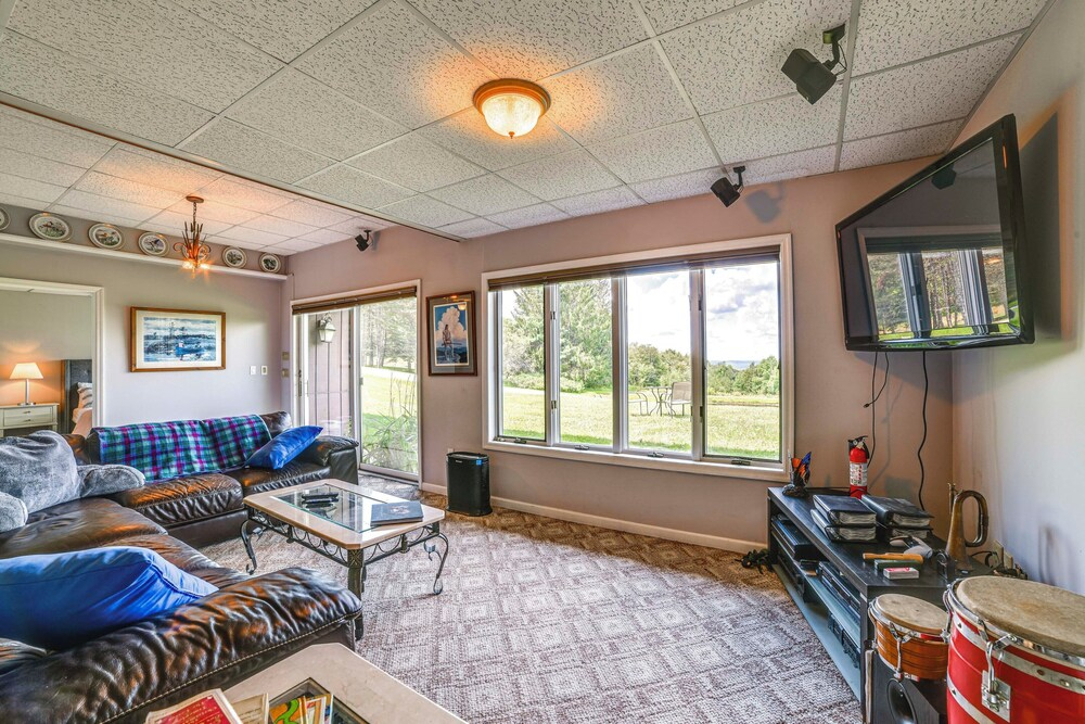 Serene Home w/ Deck, Pond & Mtn Views in Jefferson