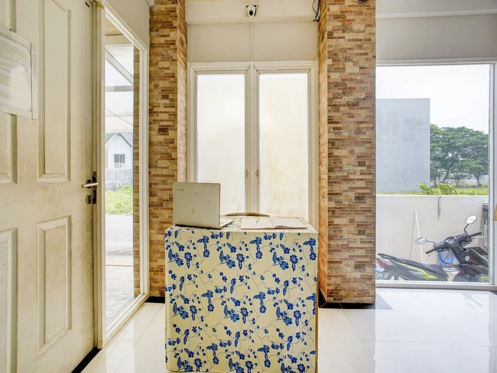 OYO Life 90606 Glass House Citraland Syariah