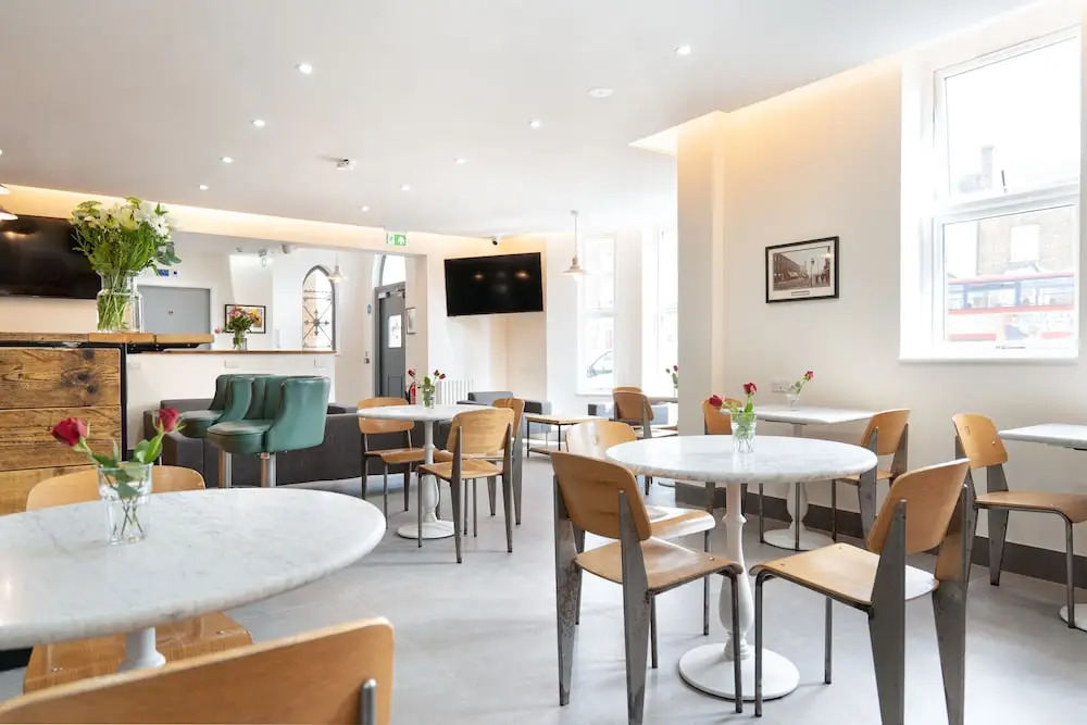 Hotel DC, Stratford