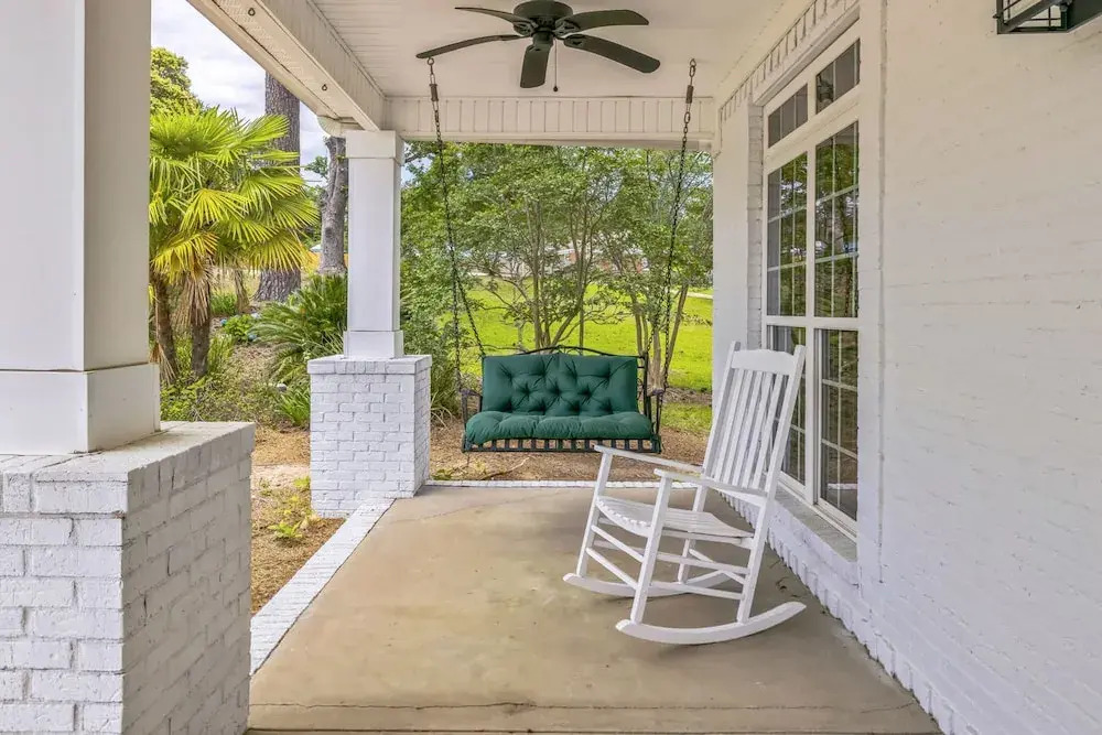 Augusta Getaway Near Masters Porch Swing Deck