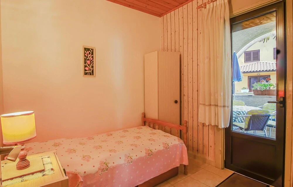 Beautiful Apartment in Porec With Wifi and 2 Bedrooms