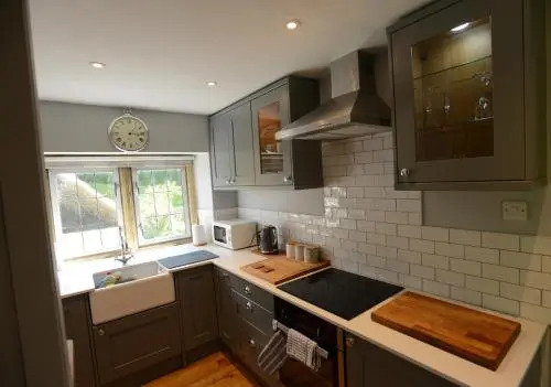 Entire 2bedroom cottage - Tudor Trails &Tails retreat- near beaches & AONB