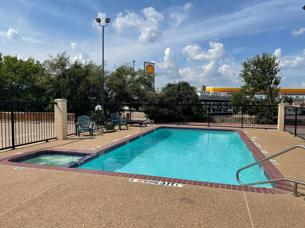 Quality Inn & Suites Weatherford