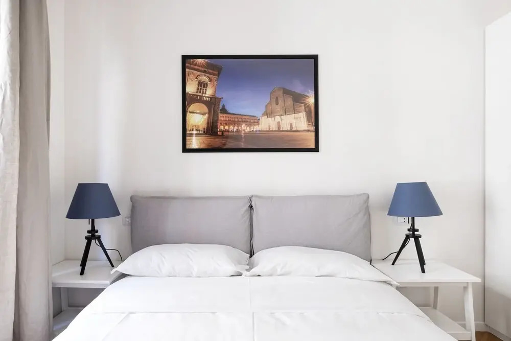 Monolocale tra Piazza del Nettuno e le Due Torri