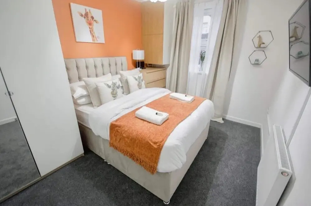 GF Apartment Near City Centre With Gated Parking