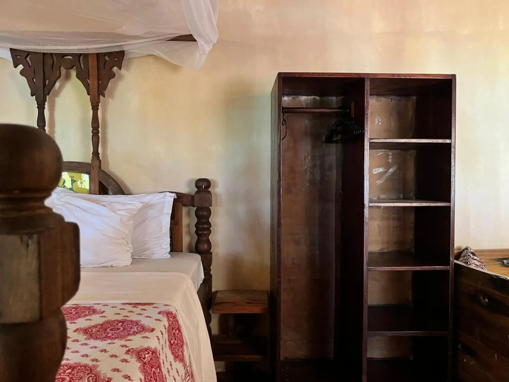 Sazani Beach Lodge and Tidal Lounge