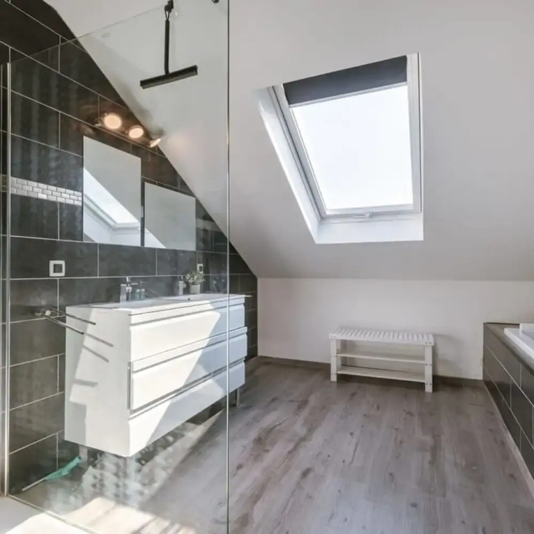 Spacious House With Garden and Parking