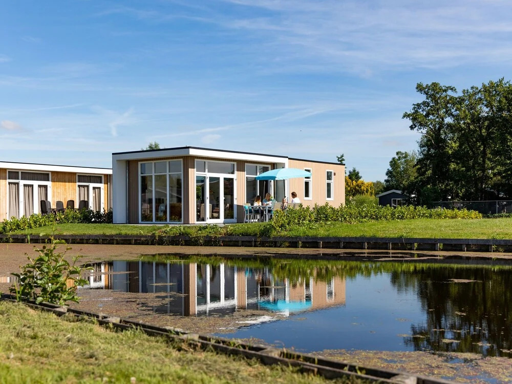 Modern chalet with dishwasher, only 18 km. from Rotterdam
