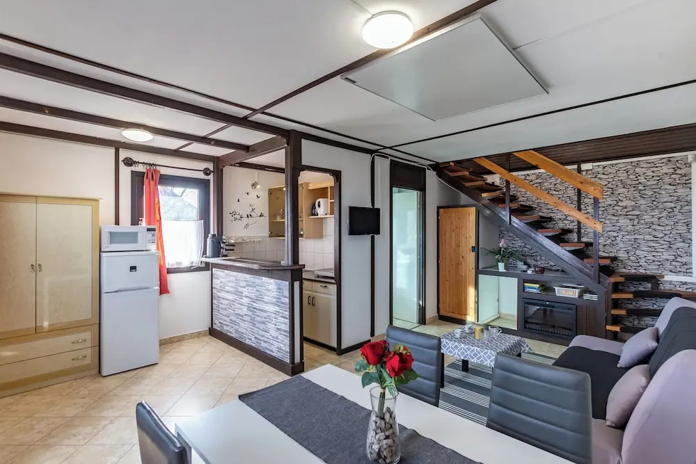 Karesz Holiday Home
