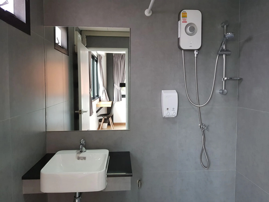 Wayha Hostel Don Mueang Airport