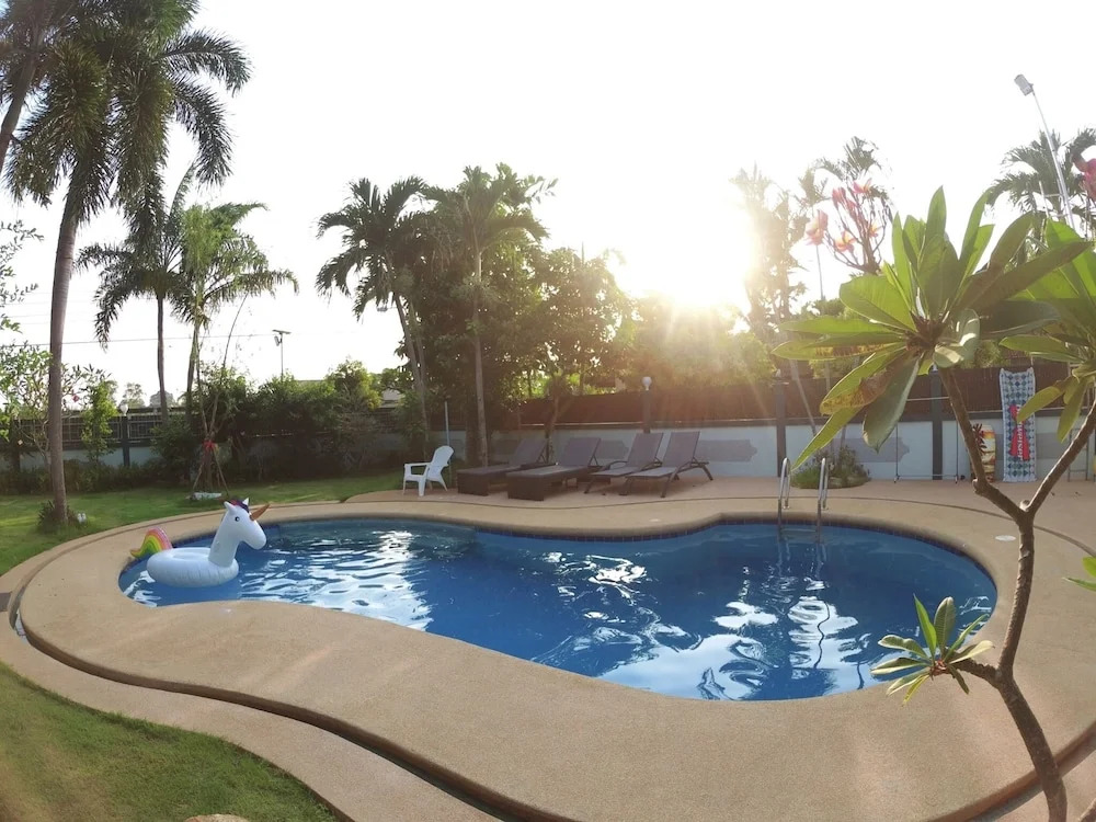 Lets Chill Pool Villa Najomtien Sattahip