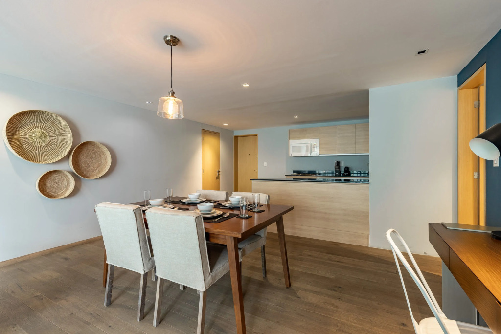 Executive 1BR Oasis With Kitchen & Private Balcony