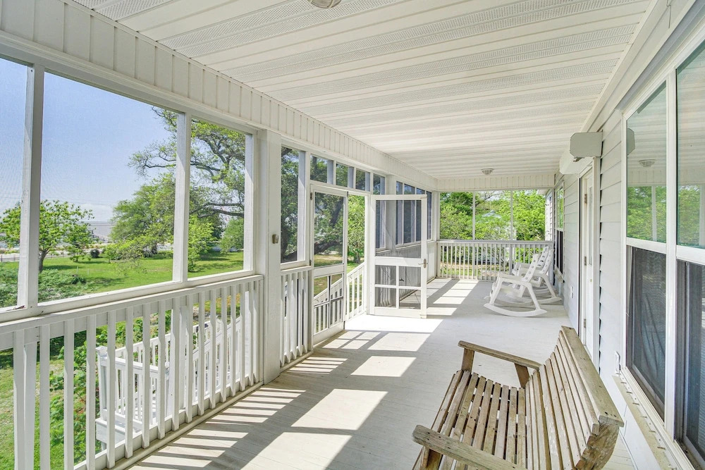 Waveland Vacation Rental - Walk to the Beach!